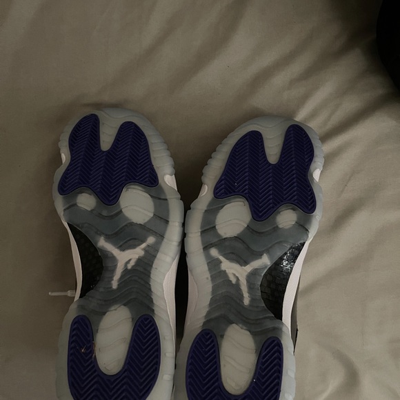 Athletic_Shoes